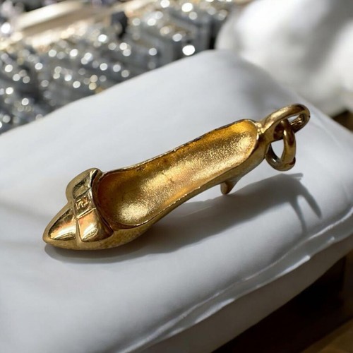 Fendi gold heel pendant top - gold,