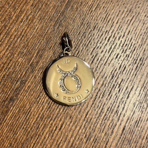 Fendi charm gold - charm,